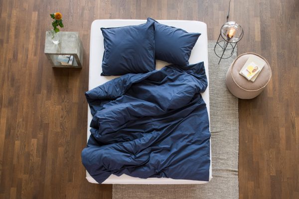 Bettwäsche aus Bio Baumwolle von lavie. Nachhaltige Bettbezüge aus Bio-Baumwolle in dunkelblau indigo.