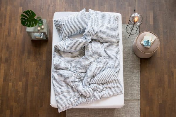 Bettwäsche aus Bio Baumwolle von lavie. Nachhaltige Bettbezüge aus Bio-Baumwolle mit Streifen navy