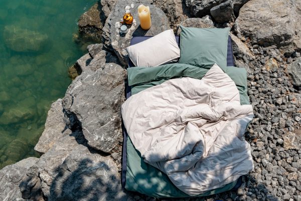Bettwäsche aus Bio Baumwolle von lavie. Nachhaltige Bettbezüge aus Bio-Baumwolle in fichtengrün und beige.